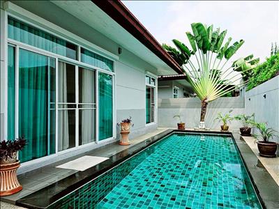 Huay Yai, Panalee Banna Village: Moderne Villa mit Pool zum Verkauf